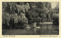 3499 Gezicht in het Julianapark te Zuilen.N.B. Het Julianapark is per 1 januari 1954 bij de gemeente Utrecht gevoegd.